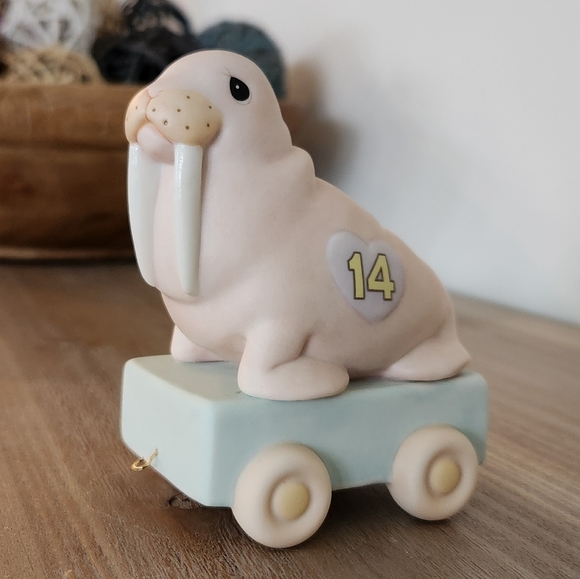 Precious Moments Birthday Series Walrus Age 14 Figurine Excellent - Picture 9 of 16